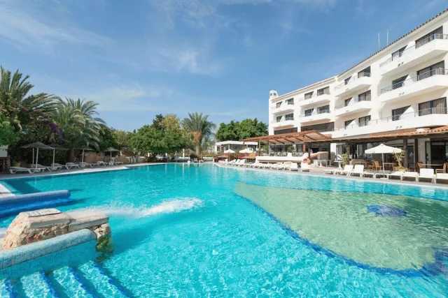 Hotellikuva Paphos Gardens Holiday Resort - numero 1 / 69
